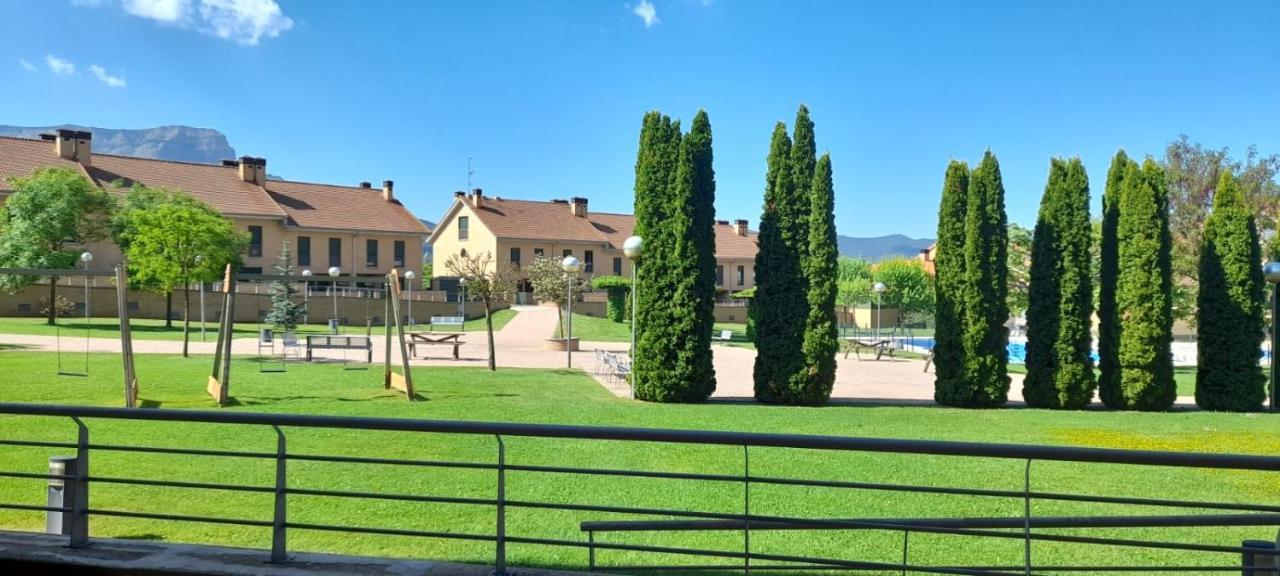Monteperdido Jaca Lägenhet Exteriör bild