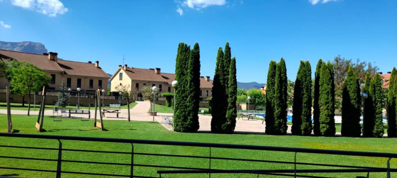Monteperdido Jaca Lägenhet Exteriör bild